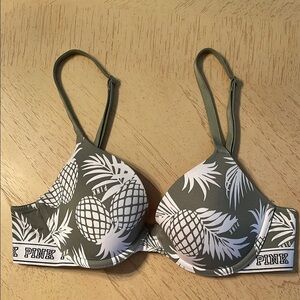 PINK Victoria's Secret Pineapple Print Everywhere t-shirt lightly lined Bra 34A